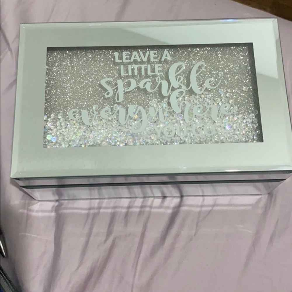 Jewelry box